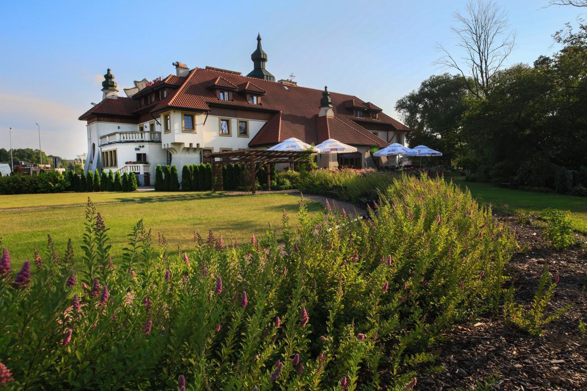 Hotel Kasztel Rzezawa Exterior photo